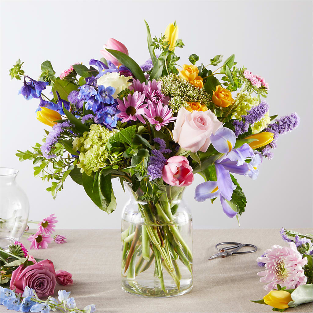 Pastel Tradition - A Florist Original – SHIRLEY'S FLOWERS & SWEETS, Nashua NH