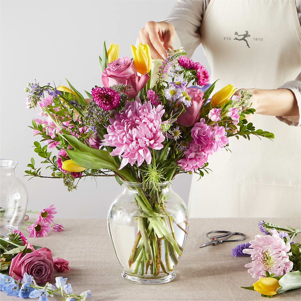 Pastel Tradition - A Florist Original – SHIRLEY'S FLOWERS & SWEETS, Nashua NH