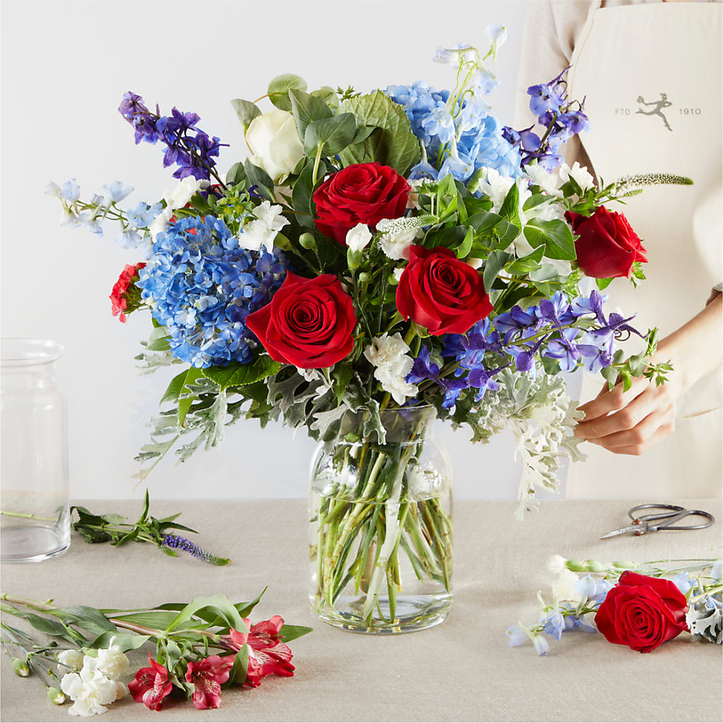 Star Spangled - A Florist Original – SHIRLEY'S FLOWERS & SWEETS, Nashua NH