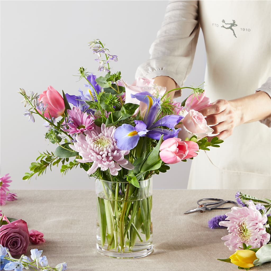 Pastel Tradition - A Florist Original – SHIRLEY'S FLOWERS & SWEETS, Nashua NH
