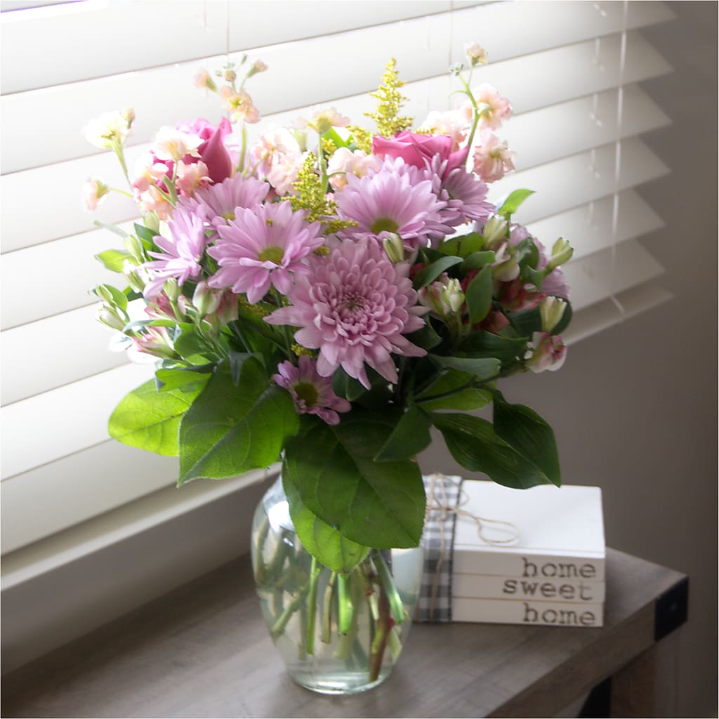 Pastel Tradition - A Florist Original – SHIRLEY'S FLOWERS & SWEETS, Nashua NH